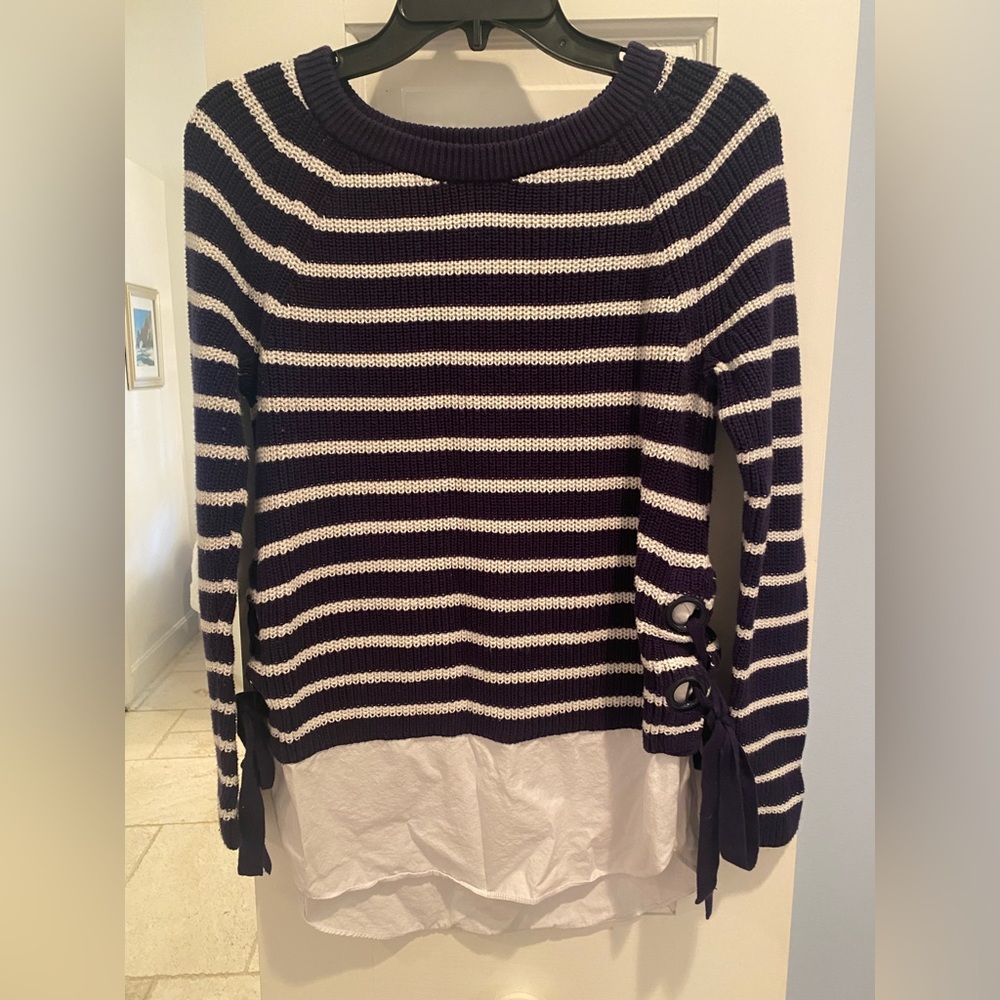 Neiman Marcus blue and white sweater size M